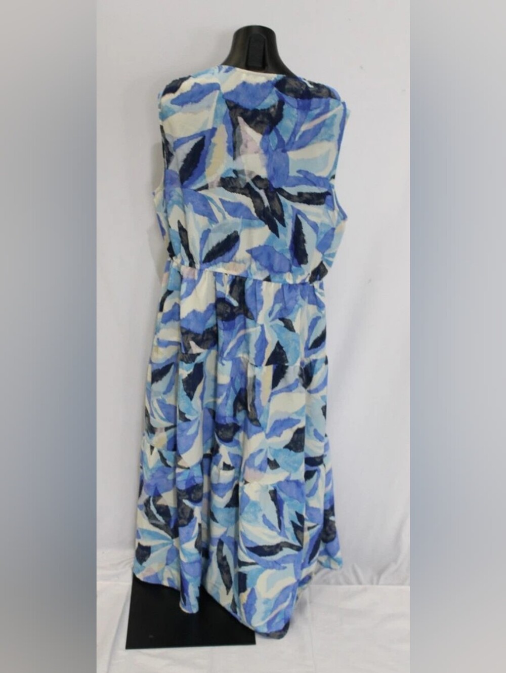Sleeveless Blue Leaf-Print V-Neck Maxi Dress - Picture 4 of 4